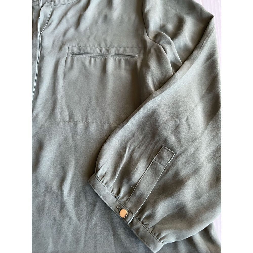 JM Collection green partial button down top - Picture 5 of 9